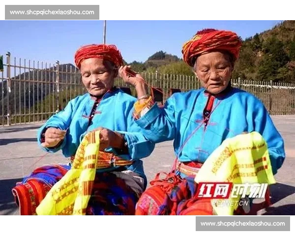 当跑鞋邂逅千年傩面:贵马赛道上演非遗时尚秀 当跑鞋邂逅千年傩面:贵马赛道上演非遗时尚秀