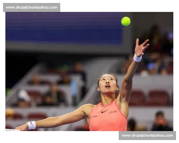 郑钦文破发关键局点燃逆转希望！首盘 3 平展现大心脏特质